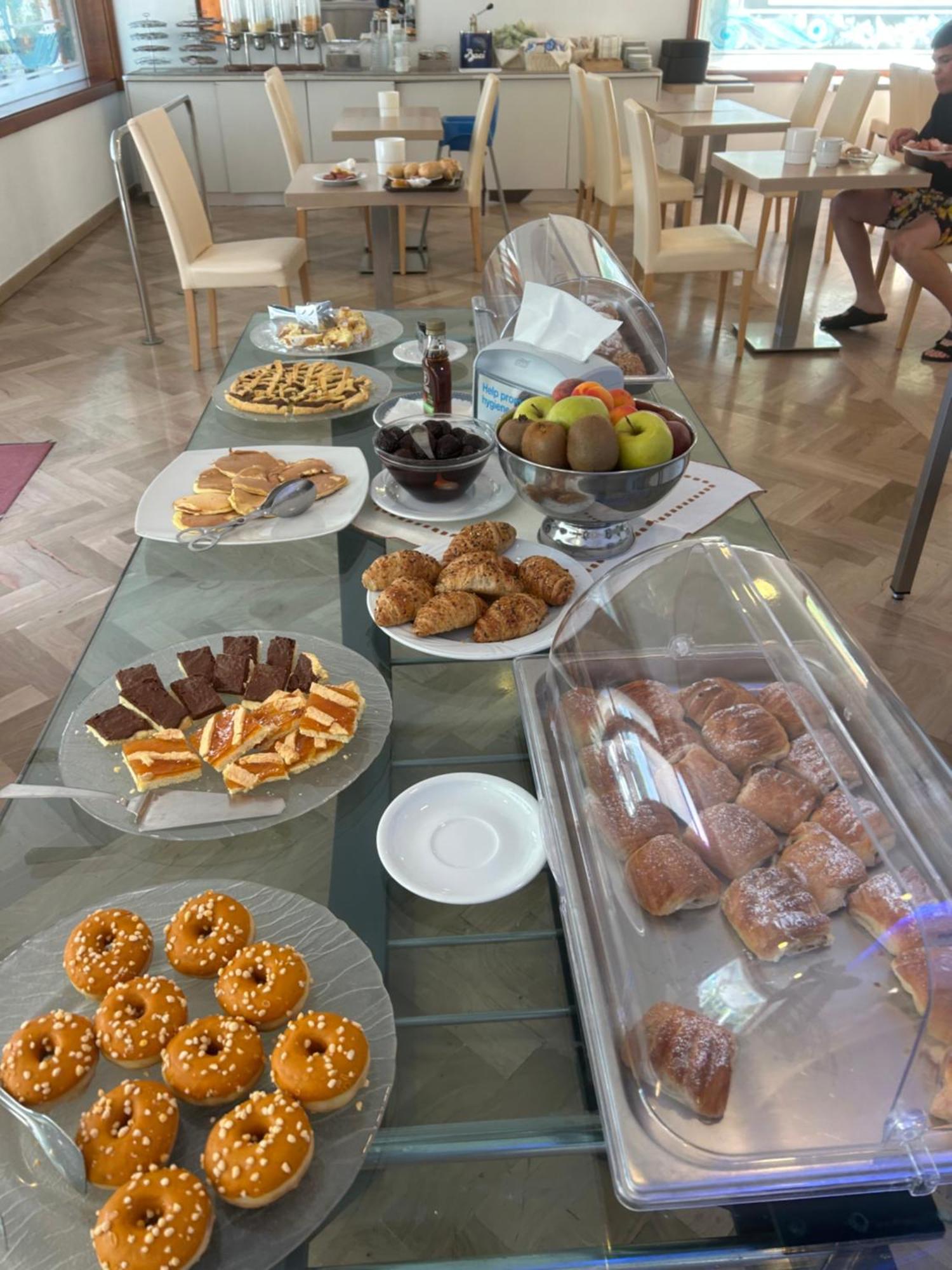 Hotel Carlton Riccione Esterno foto