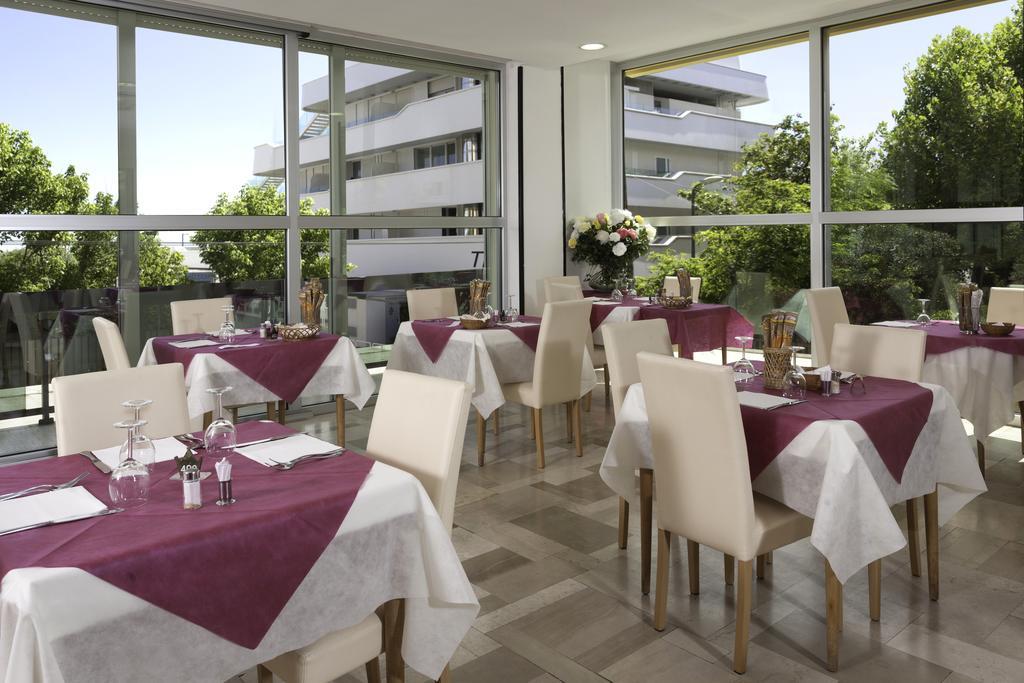 Hotel Carlton Riccione Esterno foto
